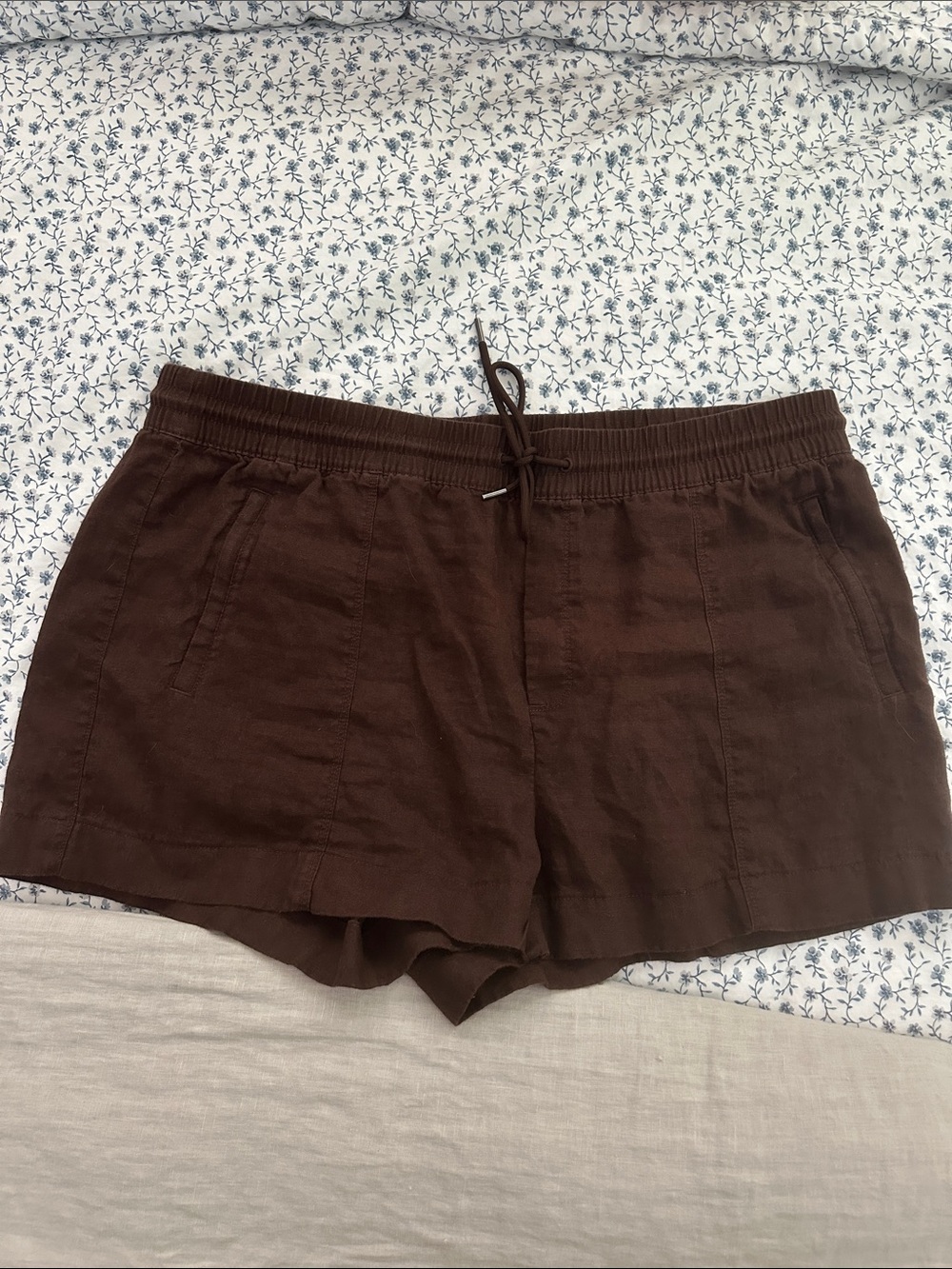 Athleta Women’s Retreat linen shorts
